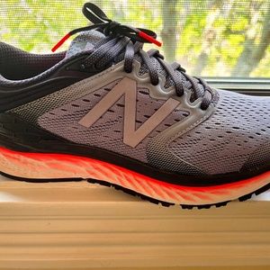 New Balance Shoes NIB Size 9.5